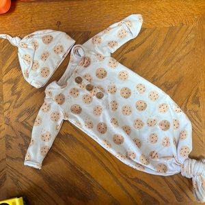 CADEN LANE Cookie Crumble Newborn Knot Gown & Hat Set
